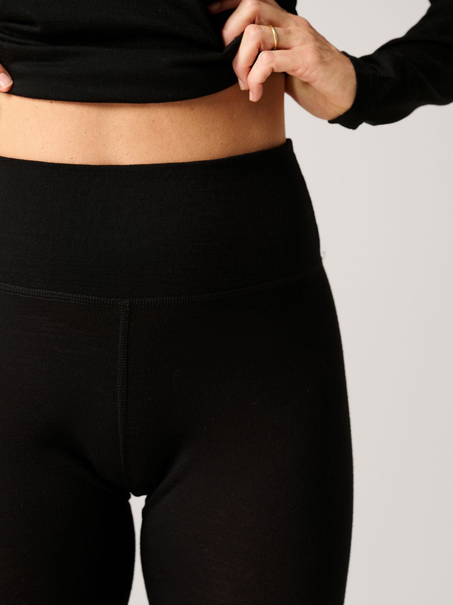 Ingrid Merino-Shorts Schwarz