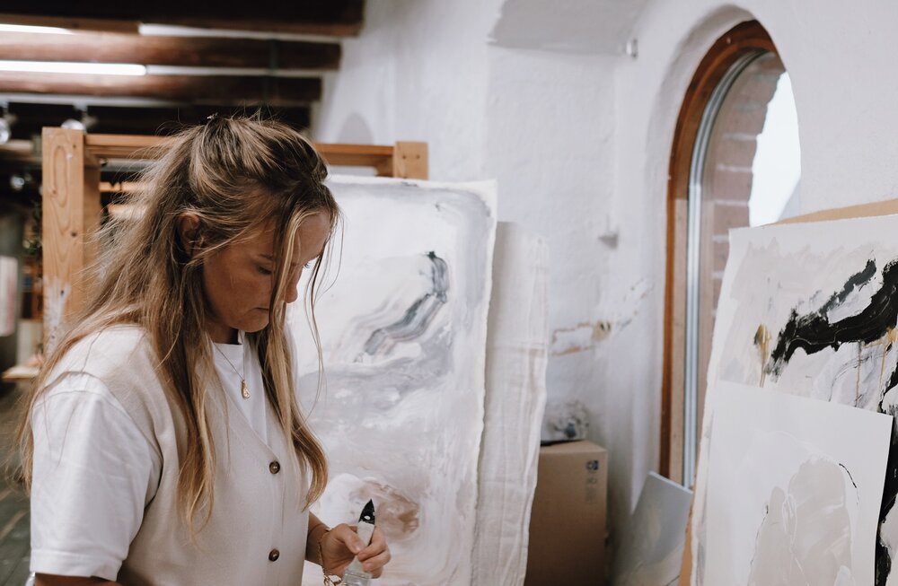 Cold water surfing tips & inspirational art – with Malin Sjöstedt