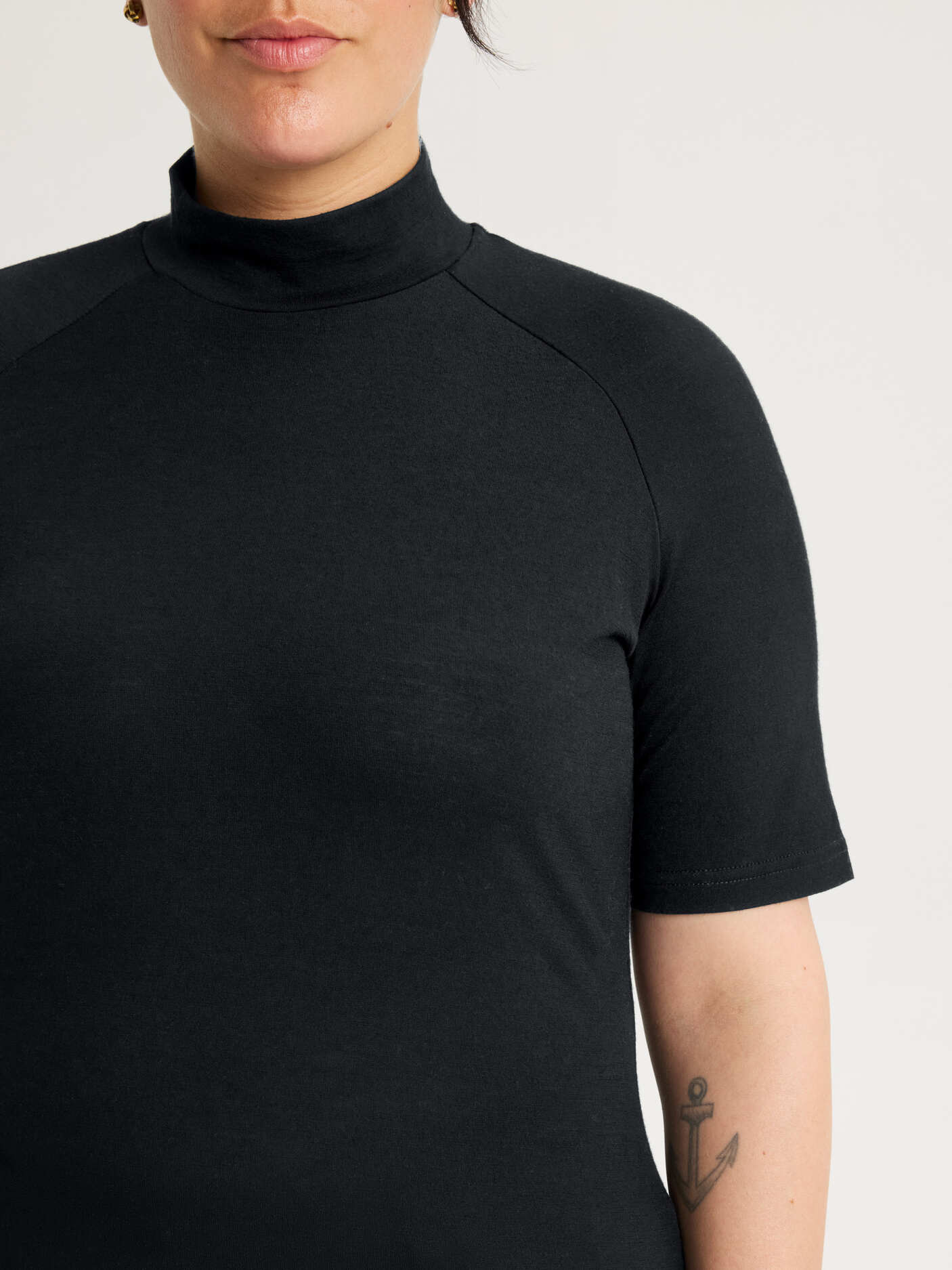 women's merino short sleeve mock neck black