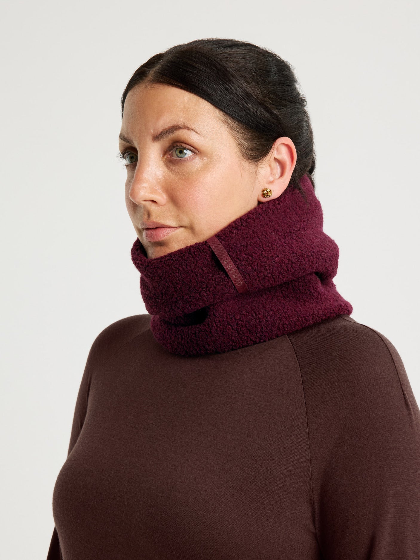 women's wool neckwarmer burgundy