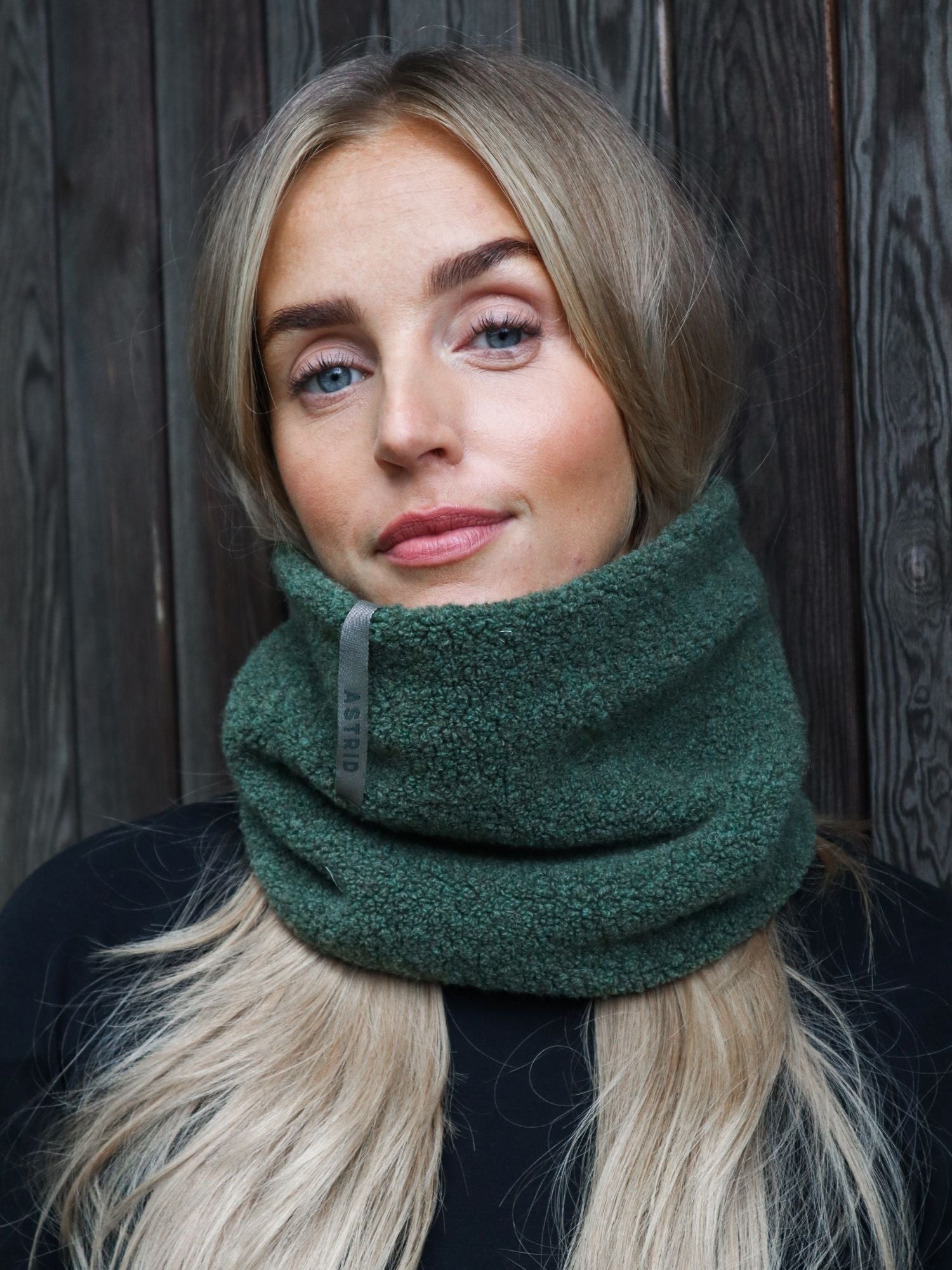 women's wool neckwarmer green
