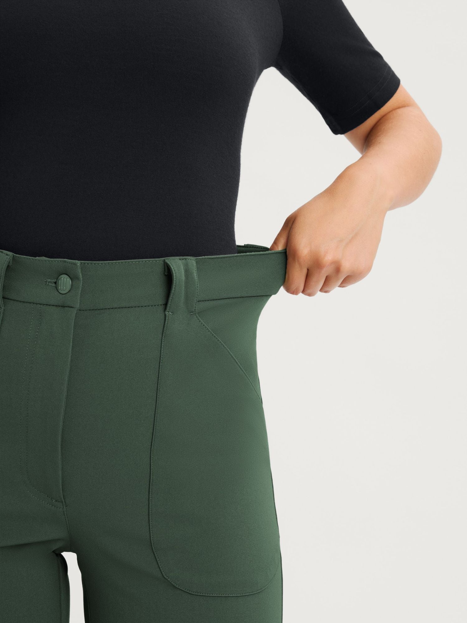 Astrid- ja Amelia-housut Extra Stretch värissä vihreä